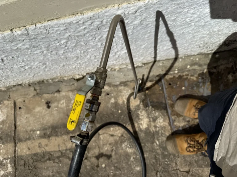 Injection equipment positioned along an exterior treatment line.